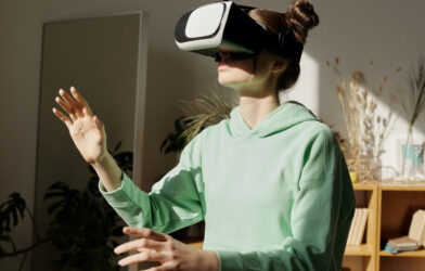 تسلط در طراحی VR: آموزش های برتر برای نمونه سازی سریع UI/UX در سال 2023 تسلط در طراحی VR: آموزش های برتر برای نمونه سازی سریع UI/UX در سال 2023